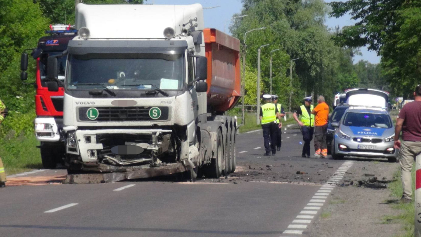 Śmiertelny wypadek pod Grodziskiem Mazowieckim. Jedna osoba zginęła, walczą o życie 12-letniego dziecka