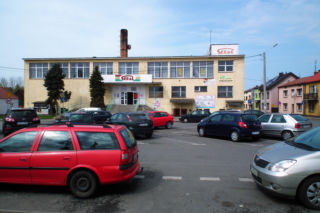 To jedno z najstarszych miast w województwie łódzkim. Zachwyca nietuzinkowym rynkiem