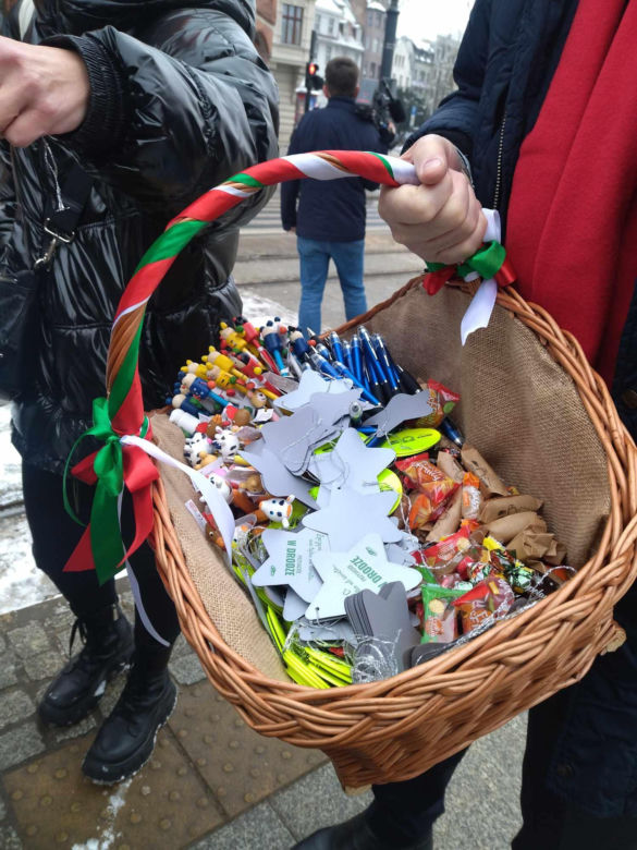 Świąteczny tramwaj na ulicach Torunia. Ruszył 6 grudnia