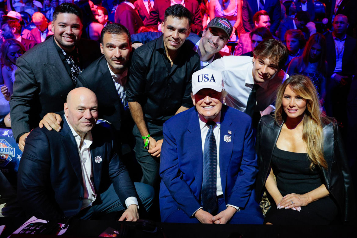 Melania Trump w skórze na urodzinach męża