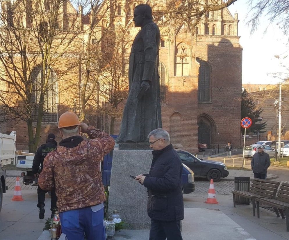Demontaż pomnika ks. Henryka Jankowskiego