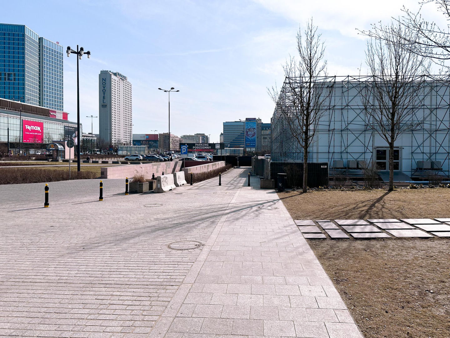 Unboxing Amazon - reklamowy pawilon na Placu Centralnym w Warszawie