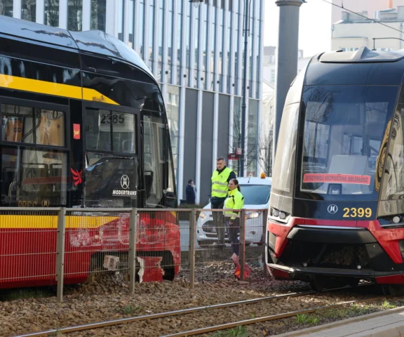 Wykolejenie tramwaju w centrum Łodzi. Dwie osoby w szpitalu