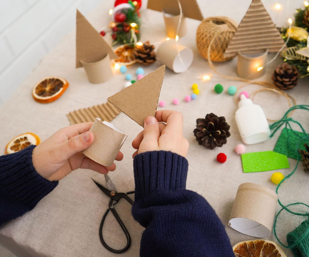Pomysły na ozdoby świąteczne z papieru - wspaniała rodzinna zabawa