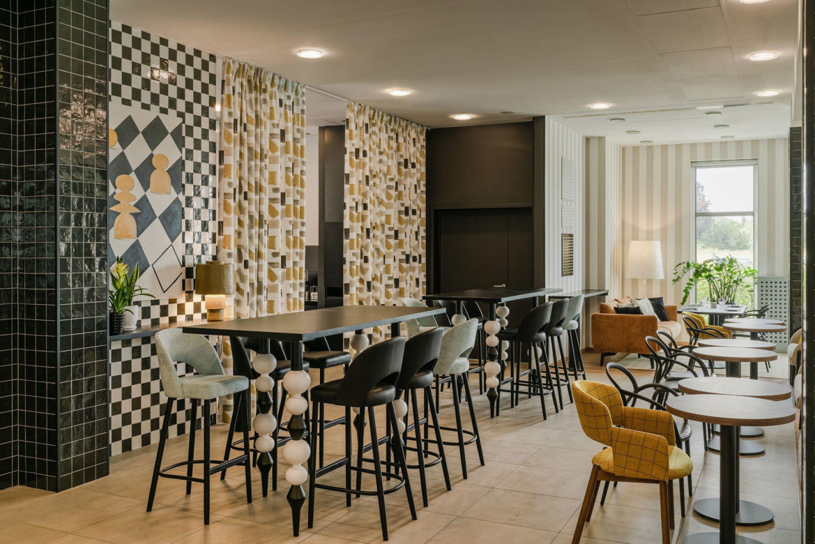 Warszawski hotel Ibis inspirowany serialem "Gambit Królowej"