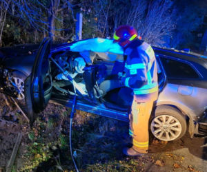 Wypadek w Krynkach. Pijany 48-latek jechał wężykiem, a jazdę zakończył w rowie