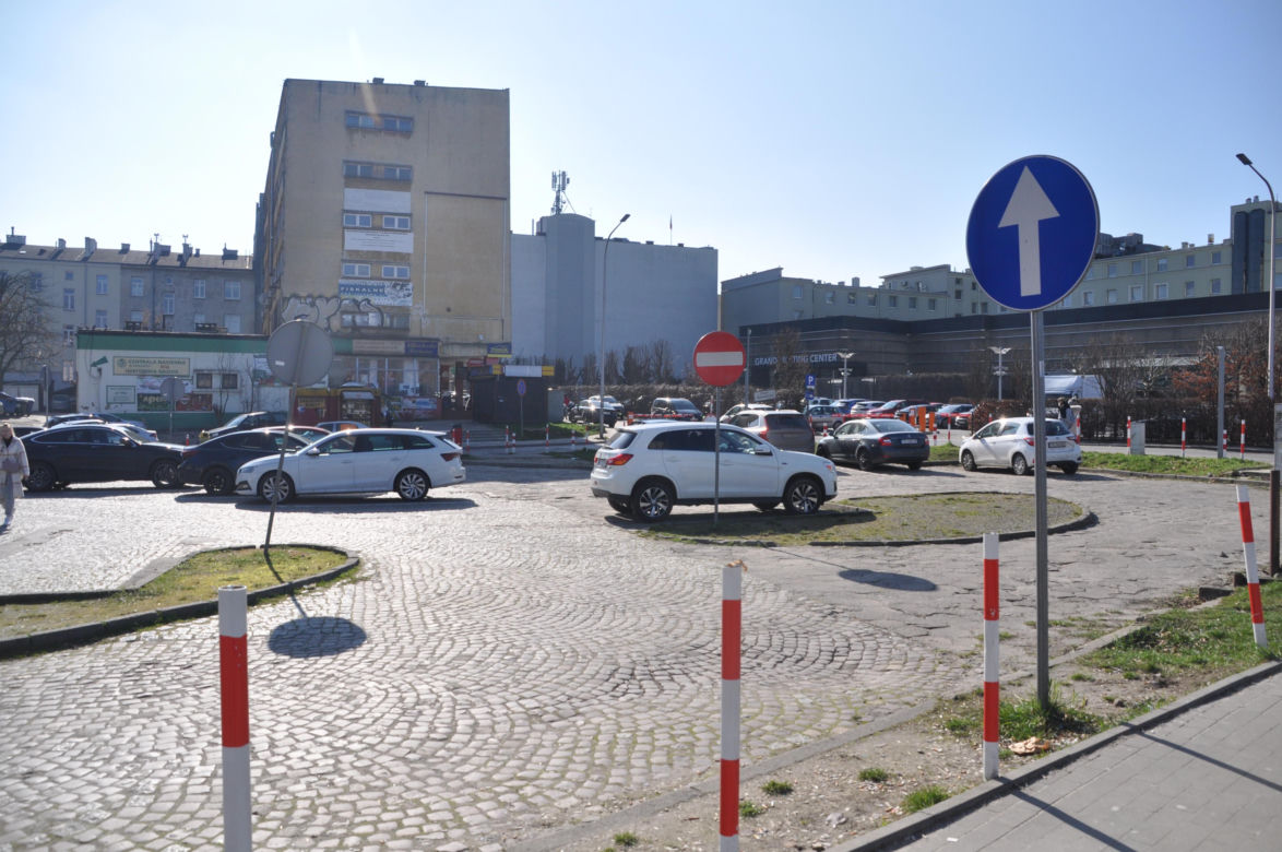 Parking przy ul. Czarnowskiej w Kielcach