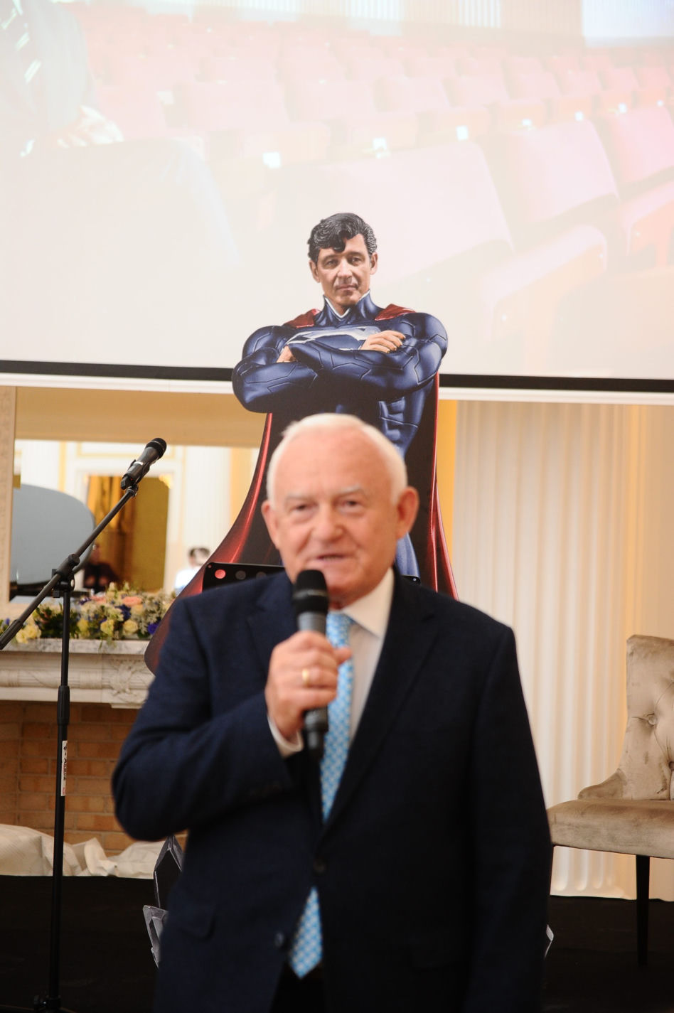 Dyrektor świętował z gwiazdami 