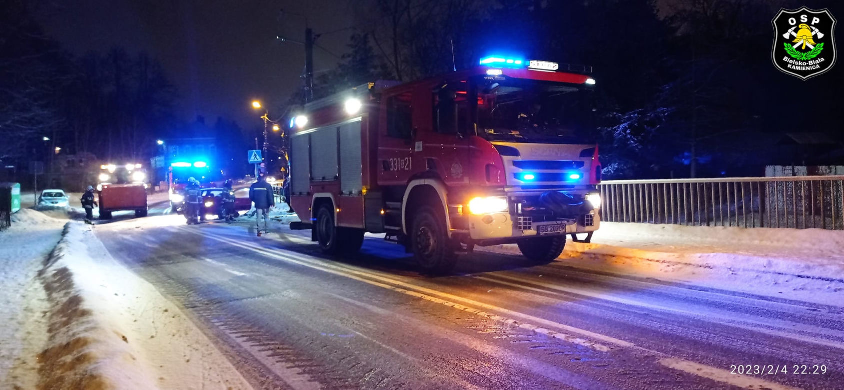 Bielsko-Biała: Jazda zakończona na betonowej latarni. Sprawczyni prawko miała od miesiąca