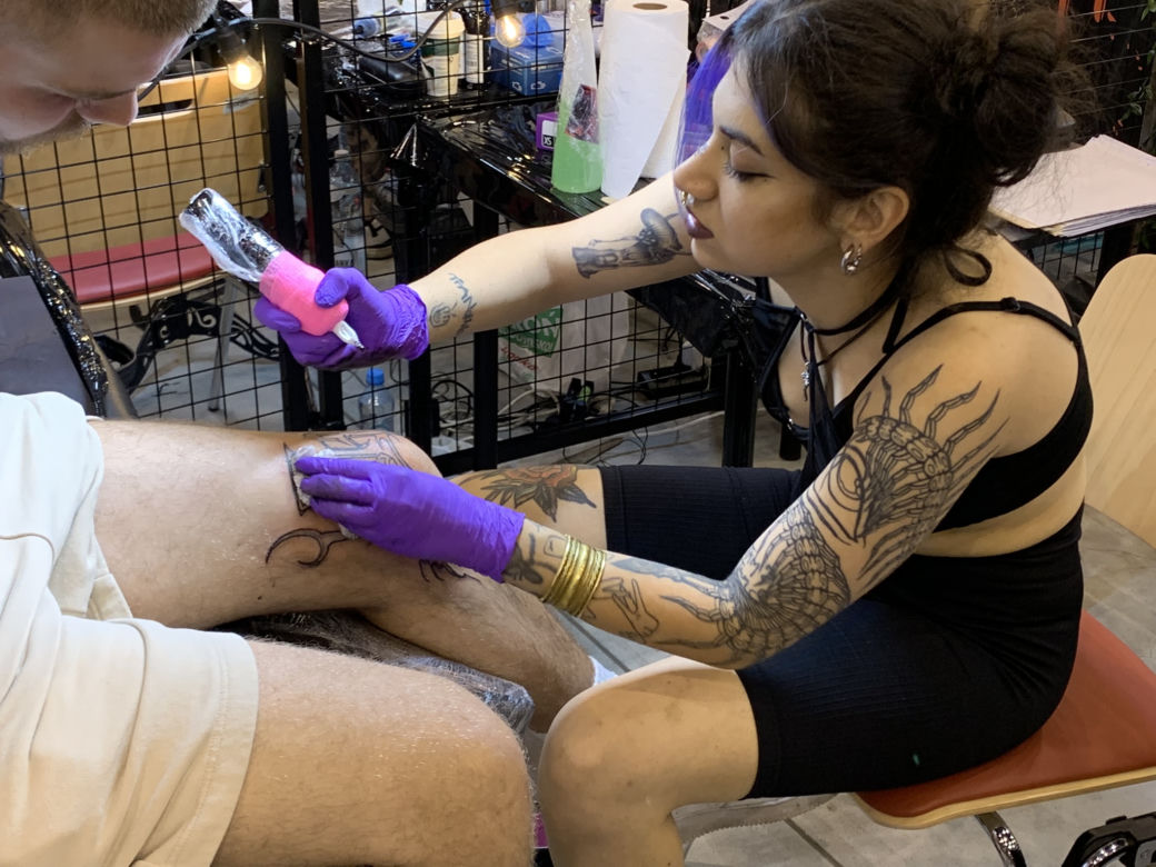 Tattoo Konwent Katowice 2022. Tatuatorzy tworzą piękne tatuaże
