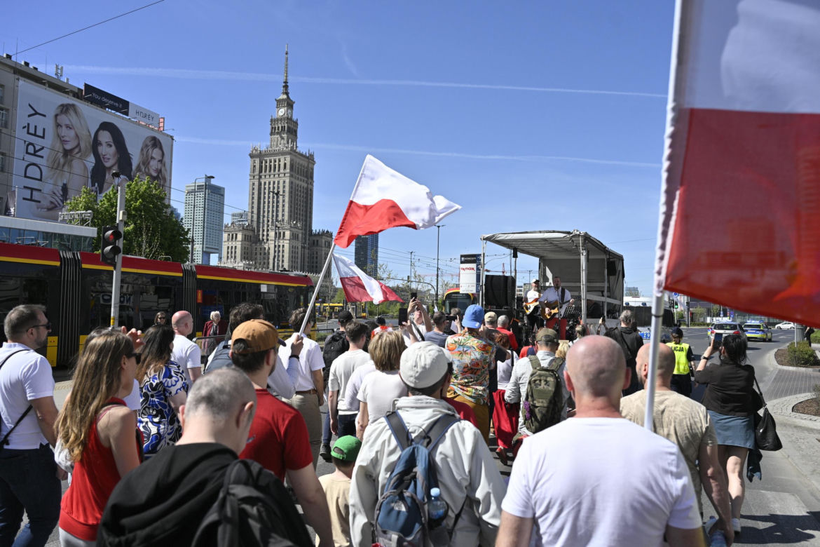 Warszawa.  Marsz Konstytucji 3 Maja