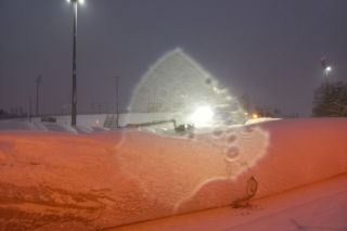 Pod ciężarem śniegu zapadło się zadaszenie lodowiska w Lesznie! Na miejscu pracują służby