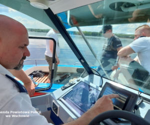 Policyjni wodniacy zatrzymali na Jeziorze Sławskim nietrzeźwego sternika