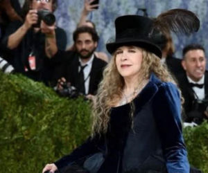 Stevie Nicks pierwszy raz w historii na Met Gali! Artystka pojawiła się w stroju z... sieciówki!