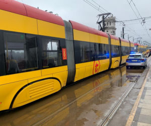 Tragedia na moście Poniatowskiego. Kobieta wbiegła pod pędzący tramwaj