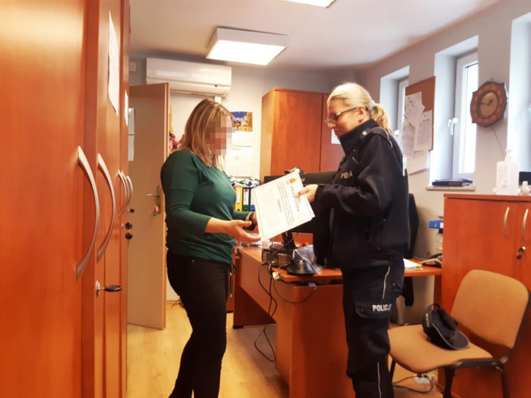 Policjanci edukują seniorów w Warszawie
