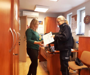 Policjanci edukują seniorów w Warszawie