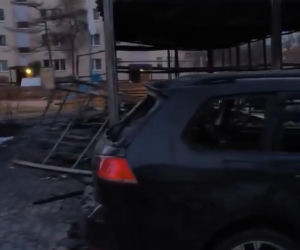 Nocny pożar wiaty śmietnikowej na ul. Osiedlowej - Spaliło się 5 aut