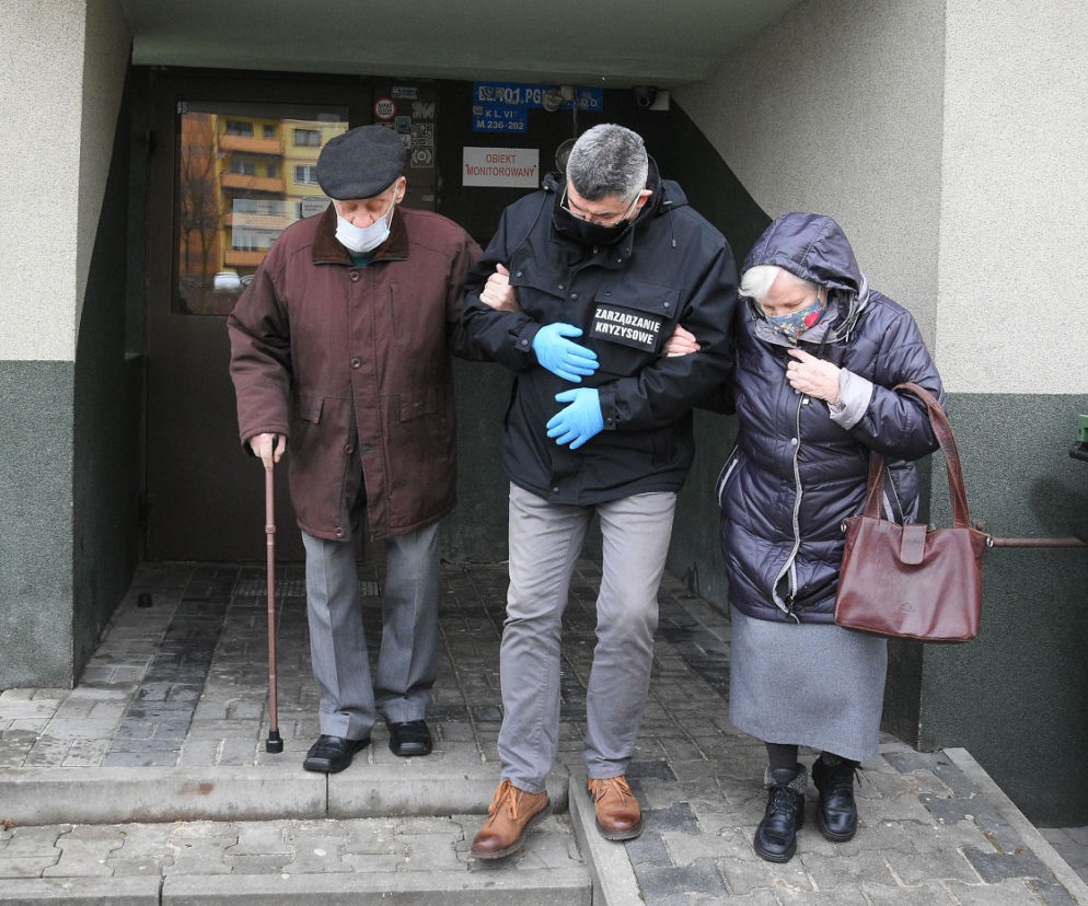 Miasto pomaga seniorom z Bełchatowa dotrzeć na szczepienia przeciw COVID-19. Pierwszy transport za nami 