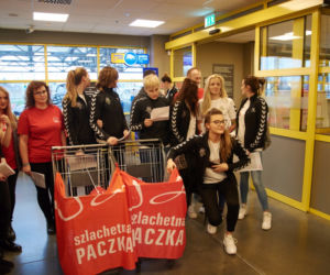 Piłkarki MKS Lublin pomagają Szlachetnej Paczce