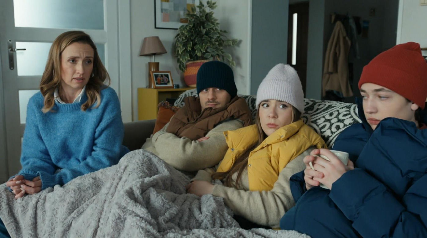 Barwy szczęścia odc. 3401. Asia (Anna Gzyra), Agata (Natalia Zambrzycka), Ignacy (Olaf Staszkiewicz), Emil (Artem Malaszczuk)