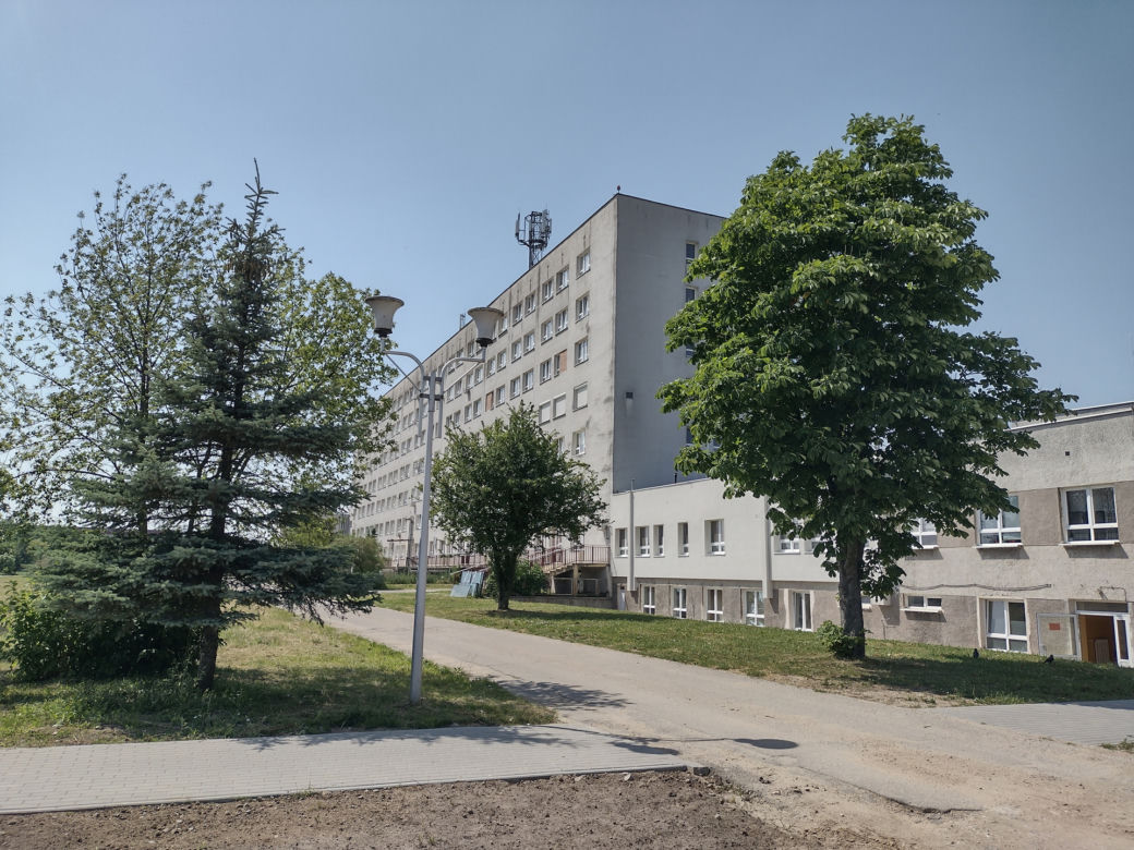 Ciechanów. Dramatyczna akcja ratunkowa w szpitalu. Nie żyje 36-latek, który spadł z wysokości