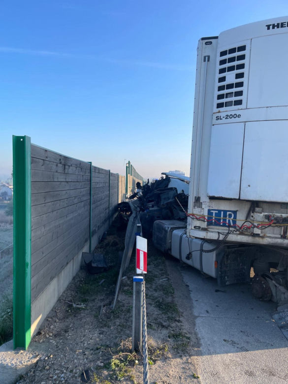 Śląskie: Wypadek na A1. Kobieta trafiła do szpitala. Gigantyczny korek