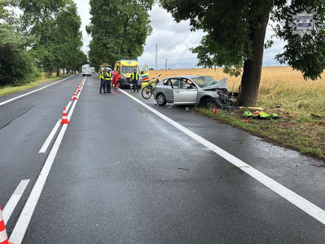 Tragiczny wypadek w powiecie kłobuckim. Kierowca uderzył w drzewo