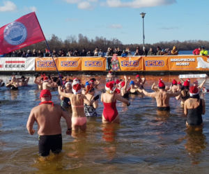 IX Dadajowy Zlot Morsów: Mikołajem możesz być cały rok 
