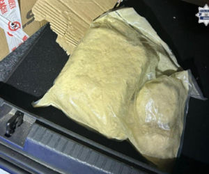 Taksówkarz zasnął za kierownicą na środku drogi. W aucie miał anielski pył