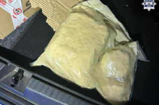 Taksówkarz zasnął za kierownicą na środku drogi. W aucie miał anielski pył