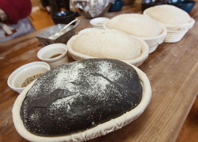 Olena Kaszuba piecze polski chleb pod Chicago