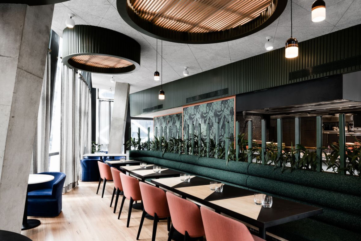 Tropikalne wnętrze restauracji w Sydney 