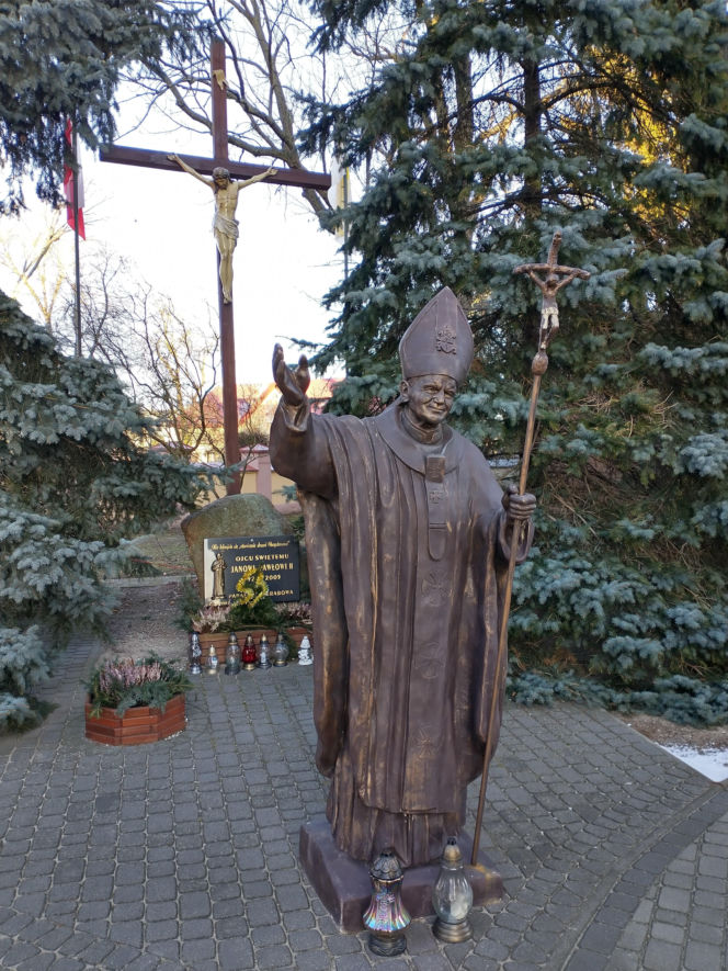 To jedno z najciekawszych miast w województwie łódzkim. W PRL-u stało się polską stolicą cebuli