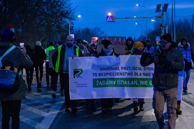 Kolejny protest na DK nr 80. Mieszkańcy Czarnowa wciąż pamiętają o wypadku, w którym zginął Kuba