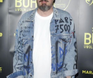 Tak na początku kariery wyglądał Piotr Kędzierski. Dziś trudno go rozpoznać na starych zdjęciach