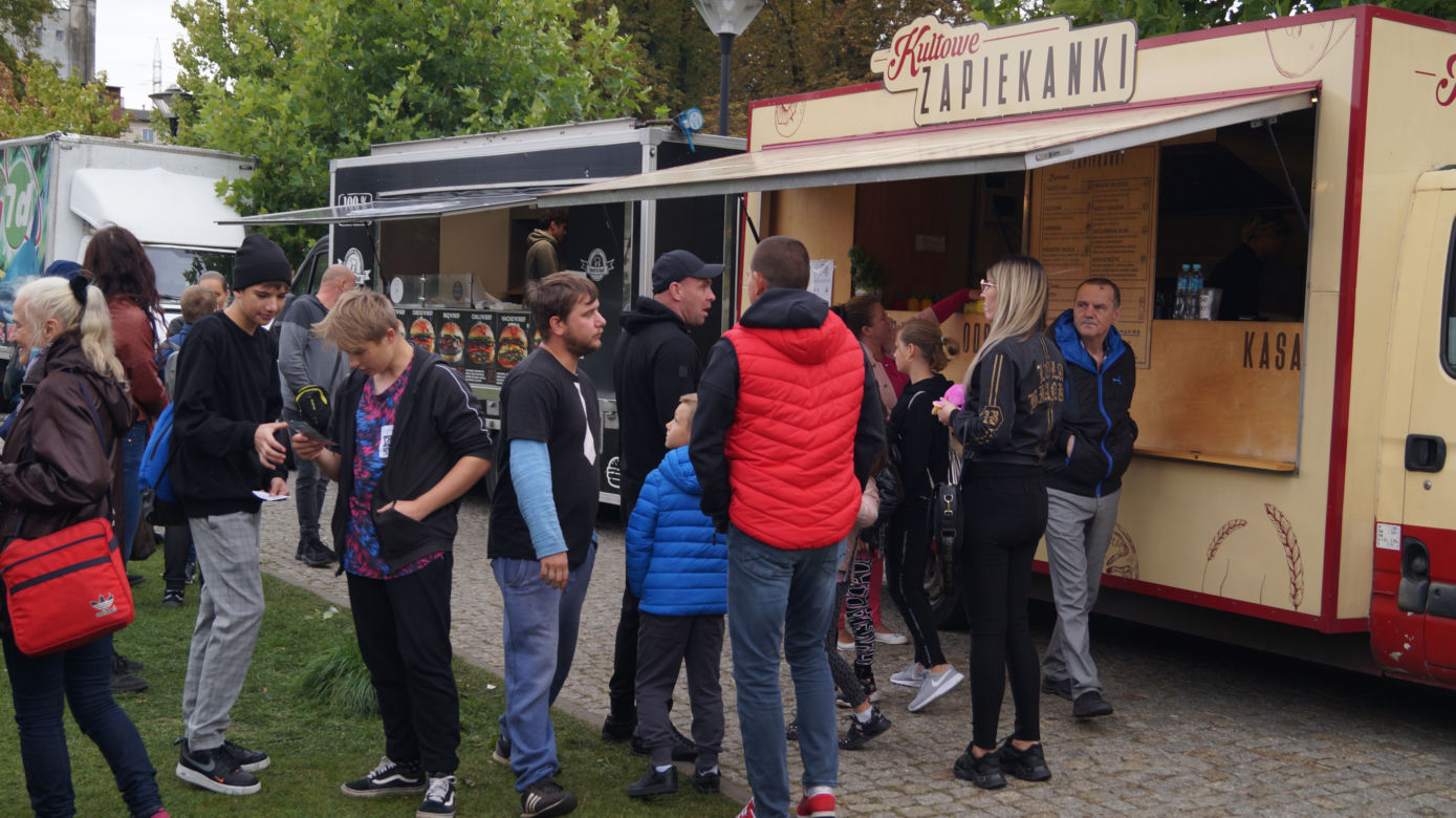 Festiwal Food Trucków 2021. Restauracje na kółkach zaparkowały na Wyspie Młyńskiej