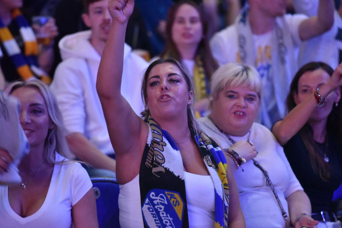 Strefa kibica w Kujawsko-Pomorskiej Arenie Toruń. Tak fani dopingowali ekipę "Aniołów" podczas finału PGE Ekstraligi