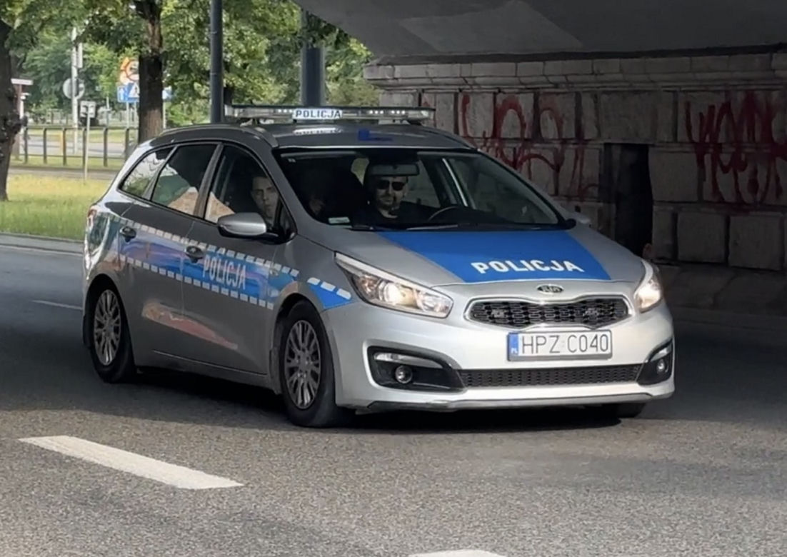 Atak nożownika w Warszawie. Szarpanina zakończona krwawą jatką. Jedna osoba nie żyje