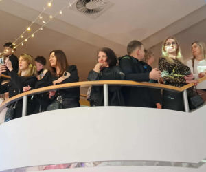 Tak bawili się maturzyści na studniówce skarżyskiego Erbla. Kreacje jak z czerwonego dywanu