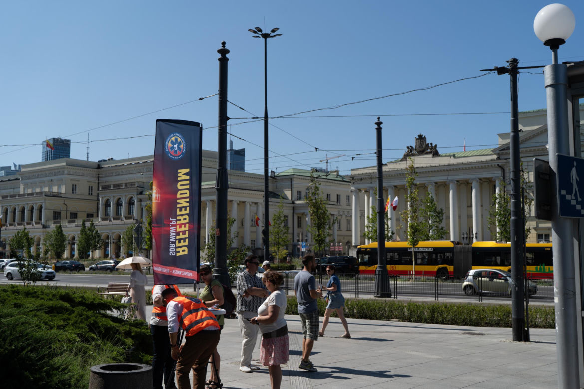 Referendum przeciw Trzaskowskiemu ruszyło. Jedni podpisują, inni mówią: „To kompletna bzdura”