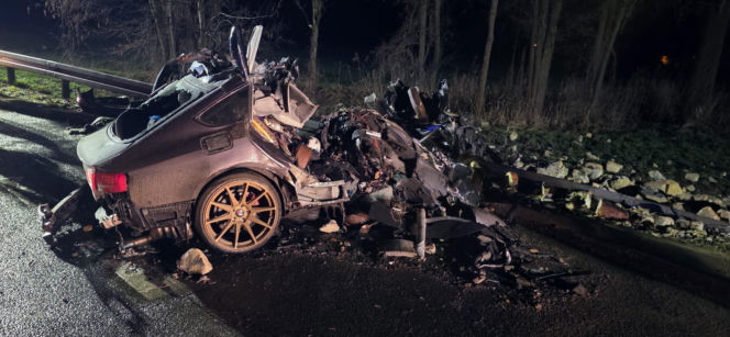 Z ogromną siłą wjechał w przystanek. 19-latek nie miał szans!