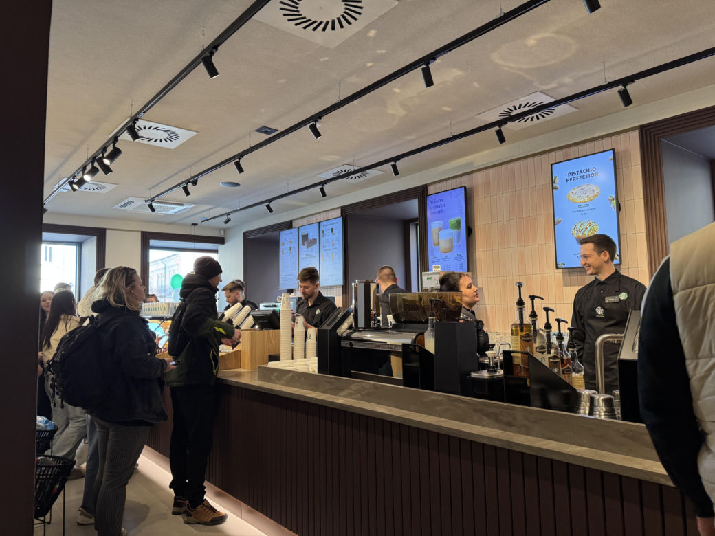 Pierwszy Starbucks w Lublinie otwarty! Jak lokal wygląda w środku? 