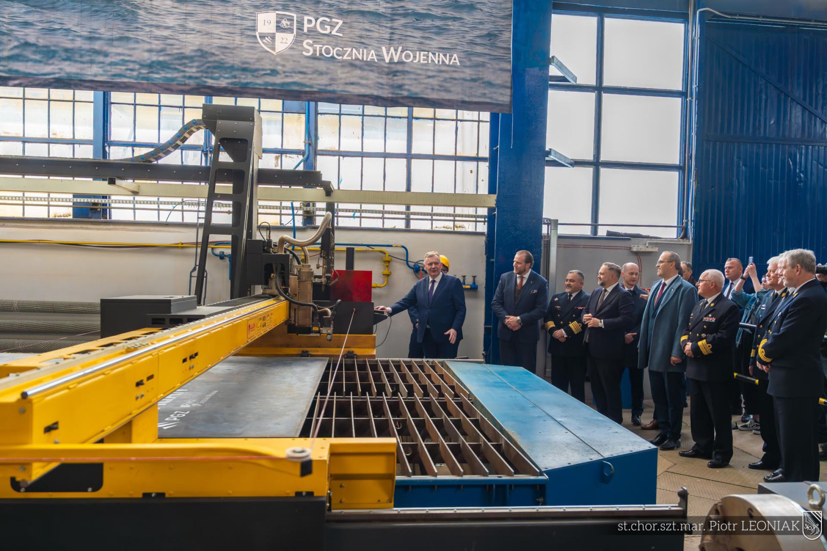 Palenie blach pod przyszłego ORP "Huragan"