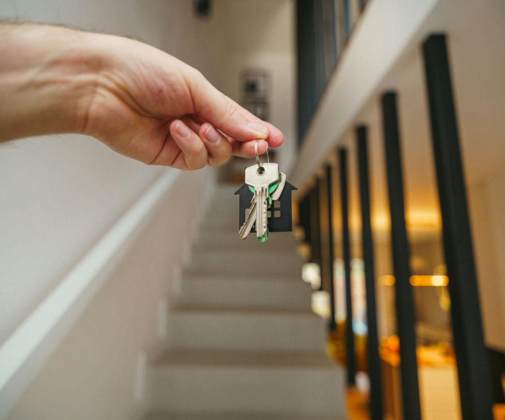 Mieszkań z drugiej ręki na sprzedaż w Warszawie coraz mniej. A co z cenami?