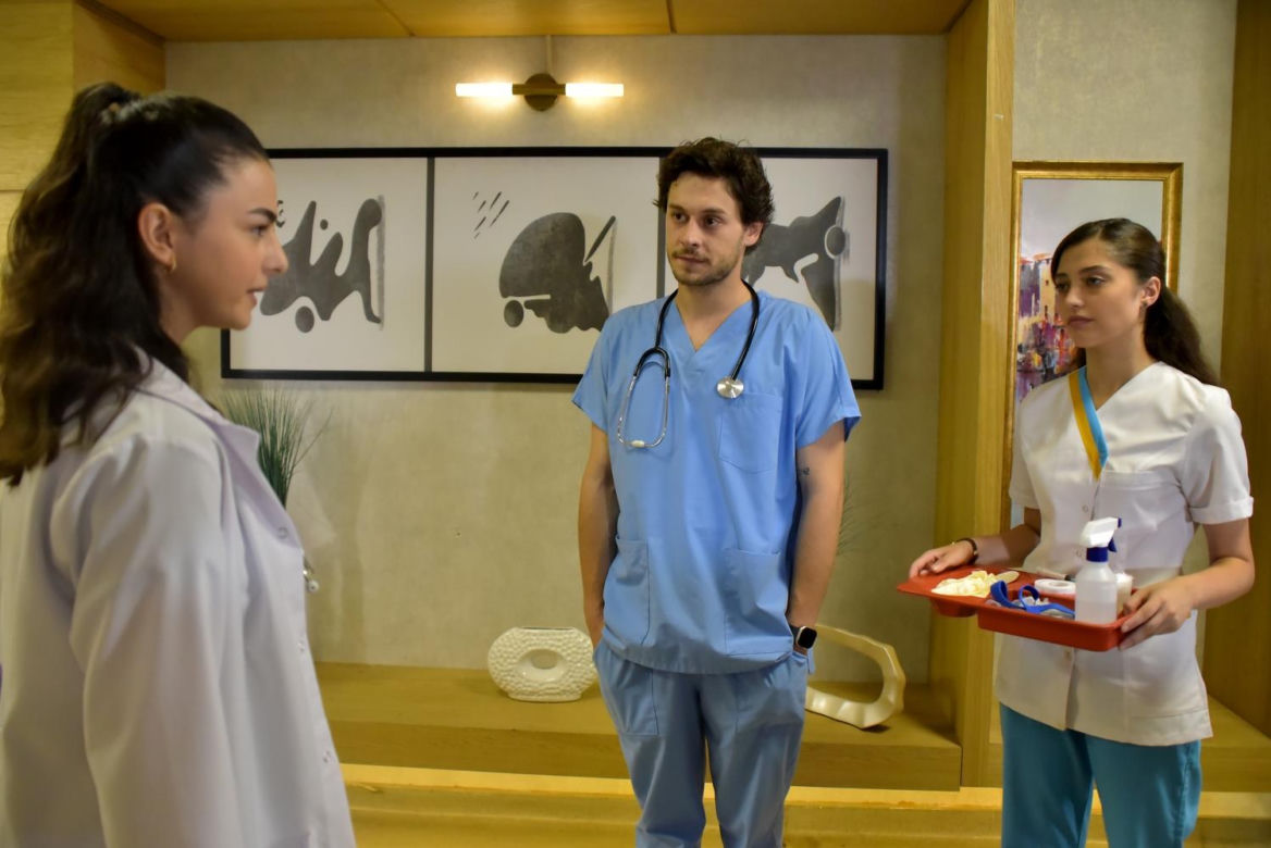 Splątane losy. Yasemin, Burak