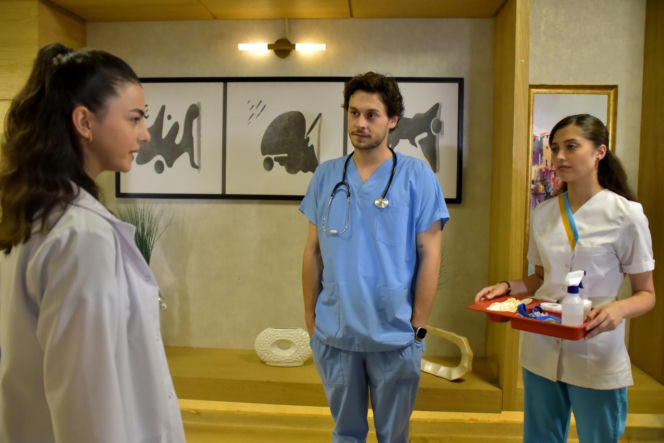 Splątane losy. Yasemin, Burak