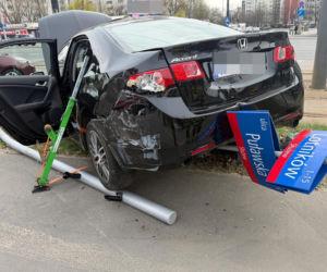 Zderzenie tramwaju z samochodem na Puławskiej, jedna osoba w szpitalu
