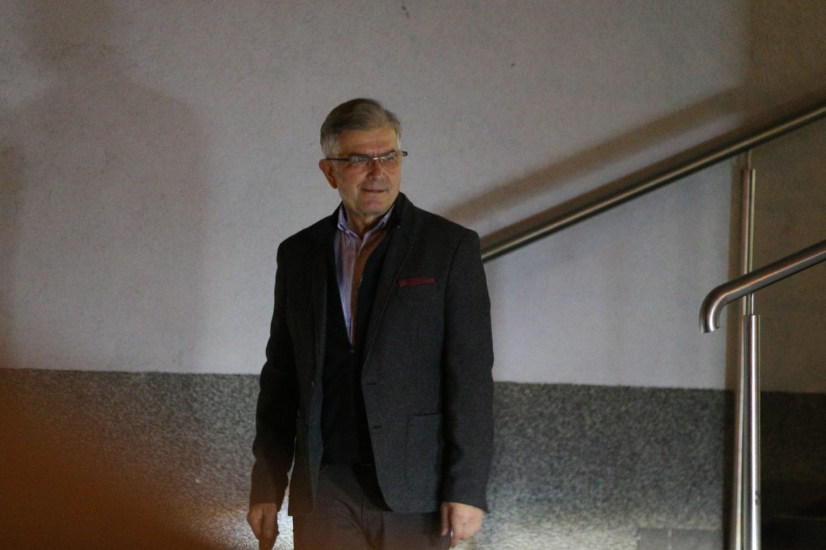 Premier Morawiecki czuwa przy ojcu Kornelu