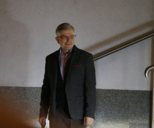 Premier Morawiecki czuwa przy ojcu Kornelu